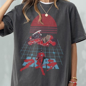 T-shirt anime retrò, t-shirt grafica ispirata ad Akira vintage, anni '80 Manga Neo-Tokyo film anime streetwear, Cyberpunk Merch Tee