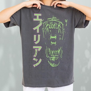 Retro Alien Xenomorph shirt, vintage sci-fi horrorfilm graphic tee, Japanse filmposter tekst alien shirt, fans van enge filmmerchandise