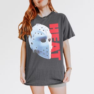 dark grey and red retro 1995 Heat movie graphic t-shirt, 90s Michael Mann action movie Heat streetwear tee