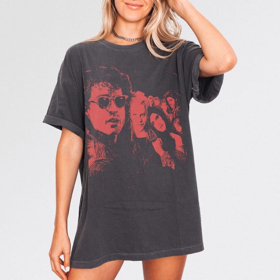 レトロな80年代のヴァンパイア映画Tシャツ、ホラーロストフィルム 