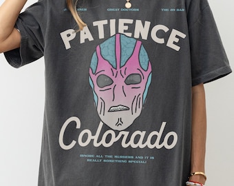 Retro Patience, Colorado Shirt, lustiges Alien UFO TV-Show Merch Grafik-T-Shirt, Vintage Alien Art T-Shirt für Bewohner von Patience, CO