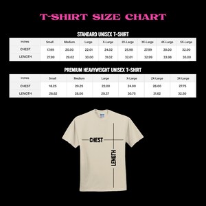 K&ouml;nnte beinhalten: T-Shirt Gr&ouml;&szlig;entabelle mit Ma&szlig;en in Zoll f&uuml;r sowohl Standard- als auch Premium-Heavyweight-Unisex-T-Shirts. Die Tabelle zeigt Brust- und L&auml;ngenma&szlig;e f&uuml;r die Gr&ouml;&szlig;en S bis 5XL.