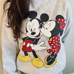 Vintage Gray Disney Mickey & Minnie Kiss on the Cheek Crewneck