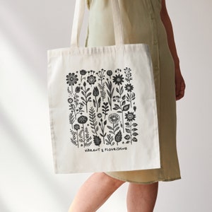 Personalisierte Wildblumen Tote Bag, Botanischer Garten Tote Bag, Cottagecore Tote, Boho Floral Bridal Party Geschenk, Everyday Bibliothek Buch Tasche
