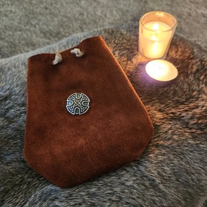 Cartera de piel cosida a mano