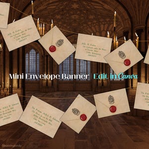 Puede incluir: Una guirnalda de mini sobres color crema, sellados con cera roja, cuelga sobre un fondo de una habitación iluminada con velas. Cada sobre presenta texto impreso y un escudo. La pancarta dice "Mini Envelope Banner Edit in Canva."