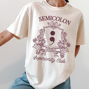 Chemise club de supériorité point-virgule Filles chaudes lisent des livres Librariancore ponctuation grammaire drôle police Oxford virgule société professeur d'anglais