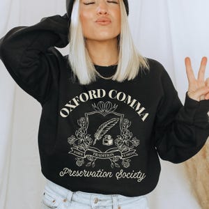 オックスフォードカンマ スウェットシャツ オックスフォードカンマ クルーネック ライブラリアンコア 句読点シャツ おもしろ文法警察 オックスフォードカンマ協会 チームオックスフォードカンマ