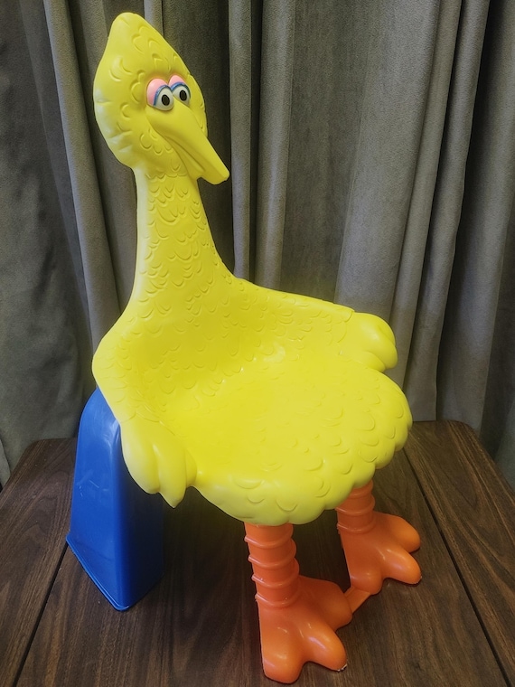 セサミストリート　ビッグバードの子供用チェア Vintage 1979 Sesame Street Big Bird Plastic Chair - Etsy