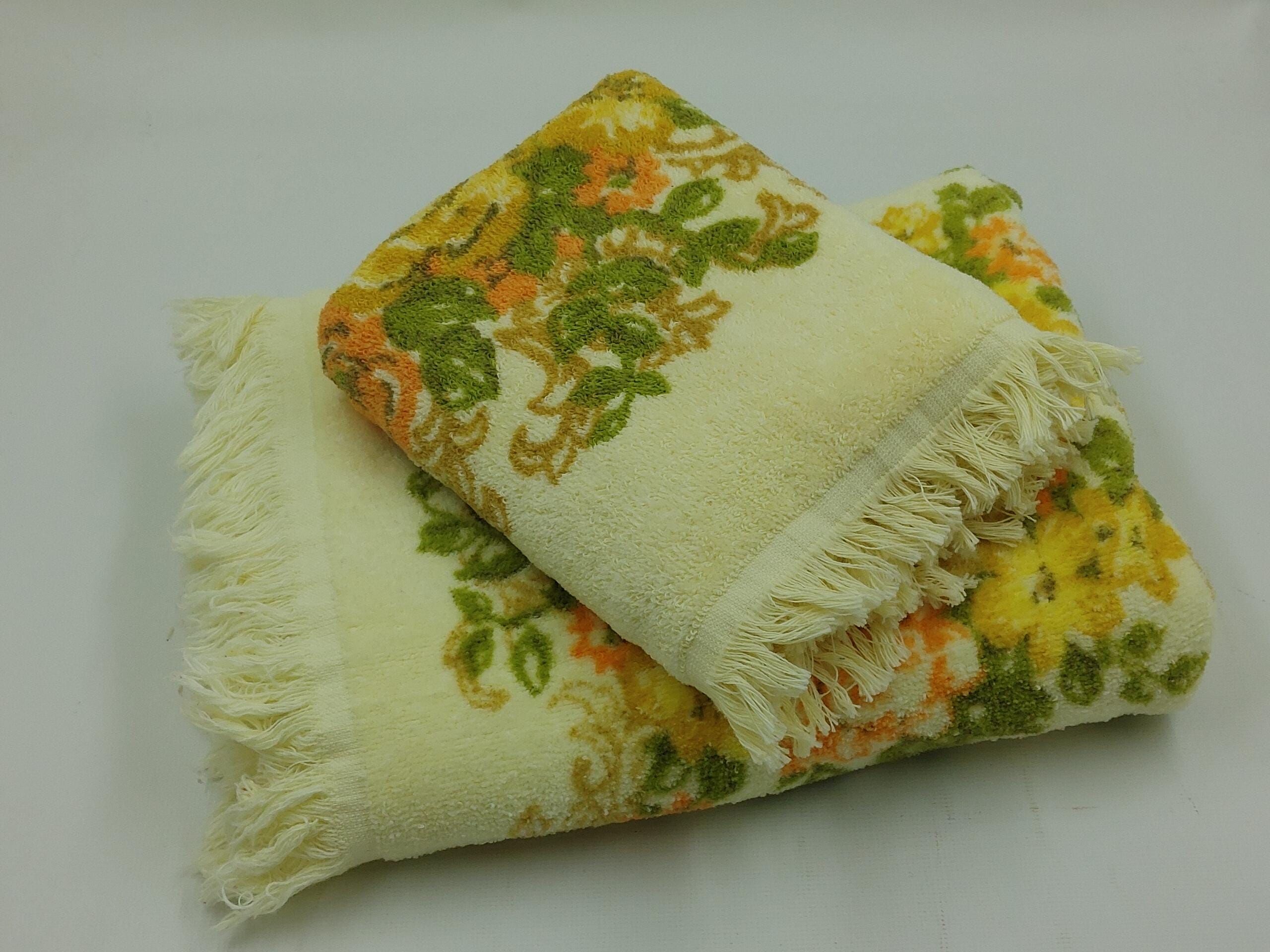 Vintage Stevens Utica Pc Bath and Hand Towels Set