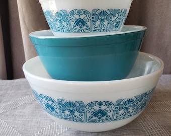 Vintage Pyrex Horizon Blue Set of 3 Mixing Bowls
