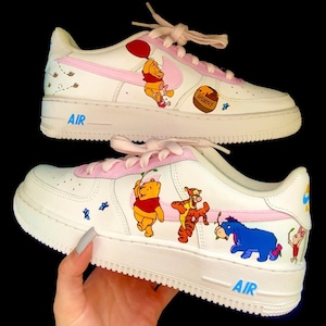 Custom Winnie de Poeh Air Force 1 sneakers | Handgeschilderde Nike AF1 | Gepersonaliseerde kinderschoenen | Uniek Disney-cadeau op maat