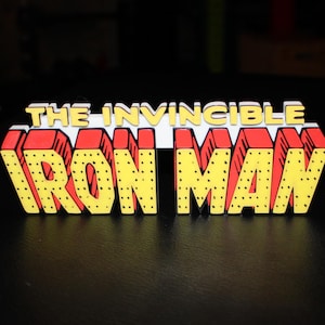 Iron Man Jumbo 11,1 tum bred 3D-utskriven logotypskylt väggskrivbordshylla konst