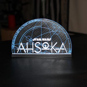 Arte de pared con el logotipo impreso en 3D de Ahsoka
