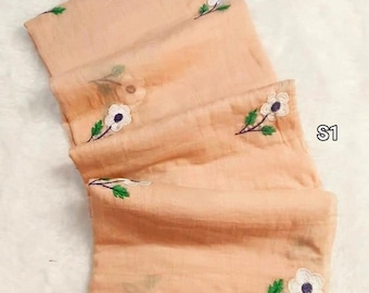 Floral Malmal Cotton Saree With Blouse Piece: Soft, Lightweight Handloom Malmal Sari