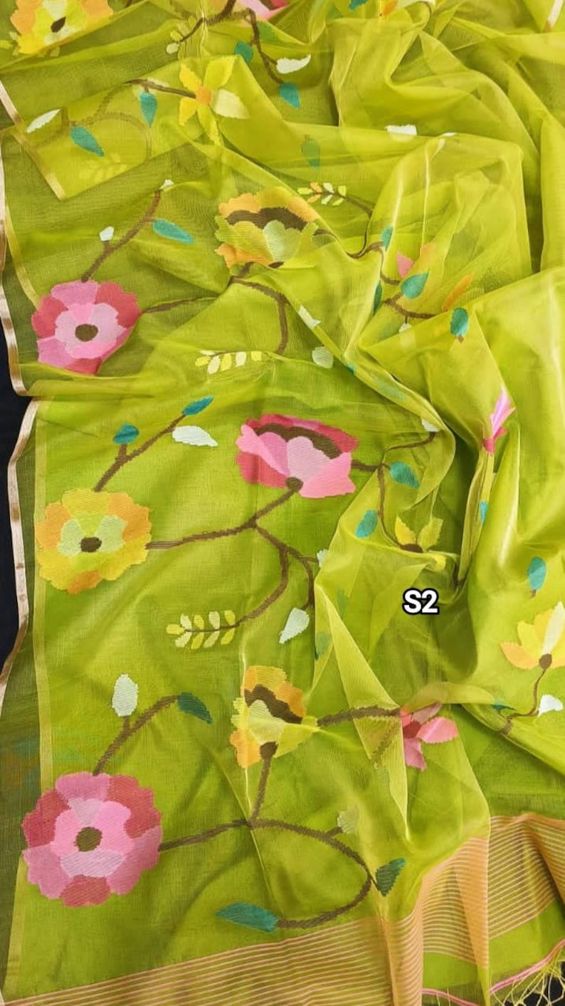 Handwoven Silk Muslin Jamdani Saree: Soft Floral Dhakai Sari with Blouse Piece S2