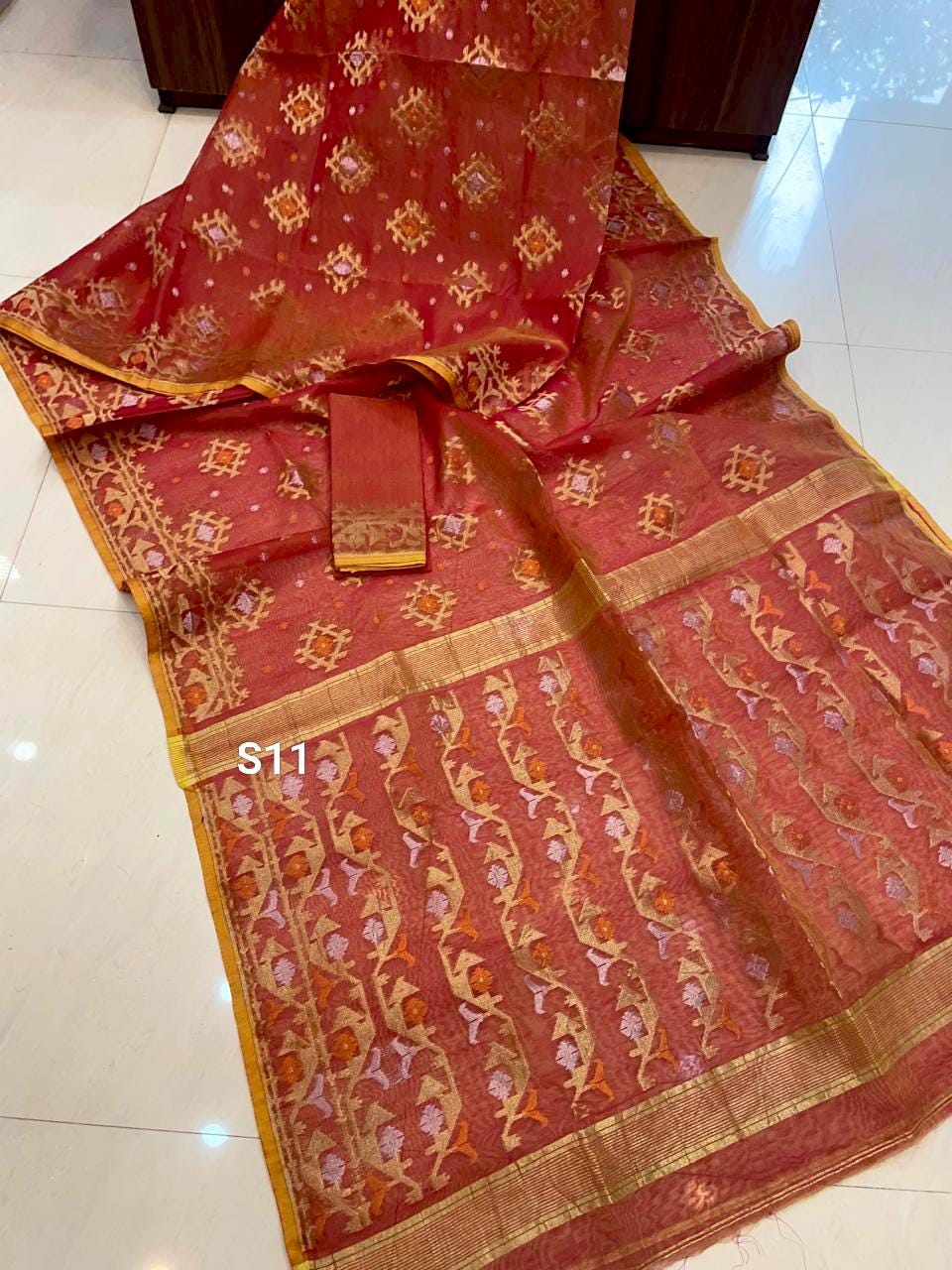 Cotton Resam Dhakai Jamdani Saree: Soft Zari Jamdani Sari With