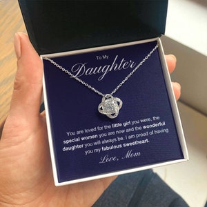 Collar de nudo de amor regalo para hija con una tarjeta de mensaje significativa, regalo sentimental de papá y mamá a hija, regalo para cualquier ocasión
