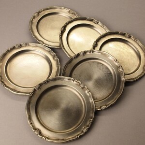 Puede incluir: Un juego de tres tazas de cer&aacute;mica con un acabado moteado y mate. Las tazas son en tonos crema, gris claro y gris oscuro. Cada taza tiene un dise&ntilde;o simple y minimalista, ideal para caf&eacute; o t&eacute;.
