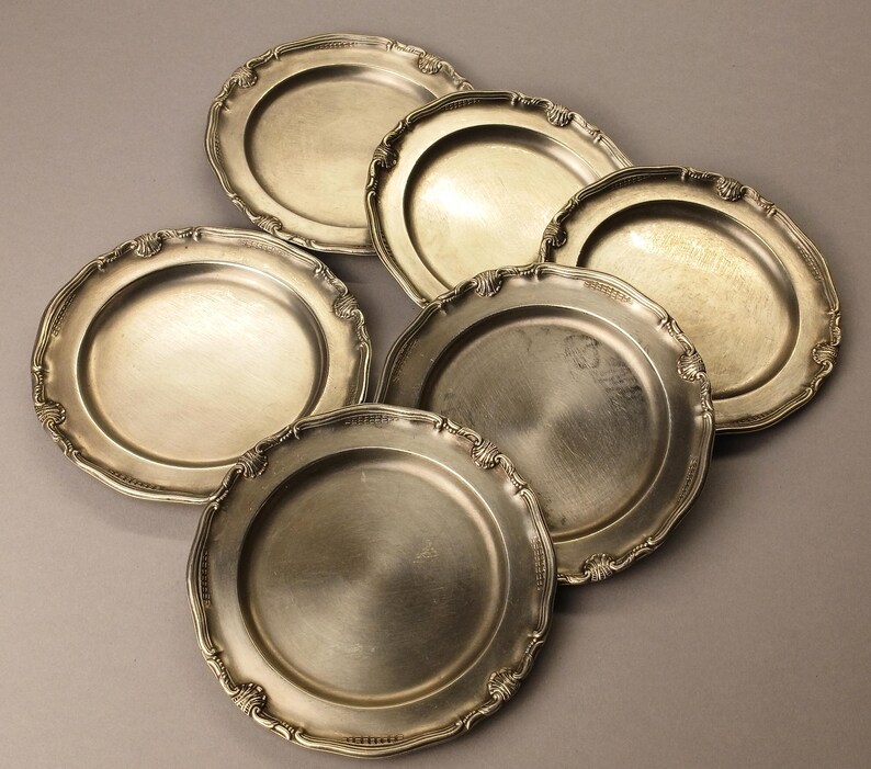 Puede incluir: Un juego de tres tazas de cer&aacute;mica con un acabado moteado y mate. Las tazas son en tonos crema, gris claro y gris oscuro. Cada taza tiene un dise&ntilde;o simple y minimalista, ideal para caf&eacute; o t&eacute;.