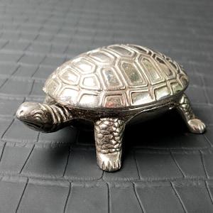 Vintage Turtle Pillbox with Hinged Lid, Silver Plated. Saffron Turtle. Small Turtle Shaped Pillbox. Turtle Shaped Ring Box .Trinket Box.