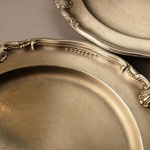 Posavasos antiguos de peltre pesado, juego de 6, /95% Zinn / 736 g. Hechos a mano, posavasos grandes de metal de 37,3 cm (736 g), artículos de bar europeos antiguos. imagen 6