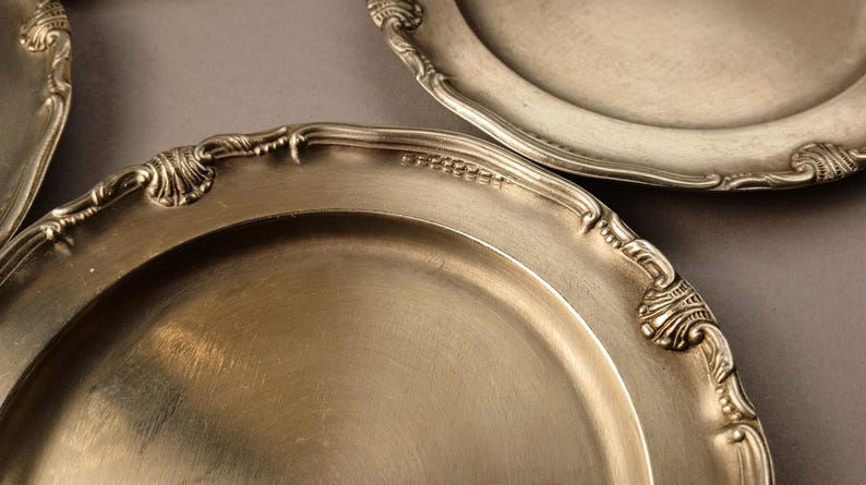 Posavasos antiguos de peltre pesado, juego de 6, /95% Zinn / 736 g. Hechos a mano, posavasos grandes de metal de 37,3 cm (736 g), artículos de bar europeos antiguos. imagen 6