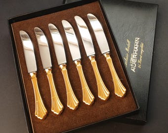 Conjunto de facas Auerhahn vintage banhadas a ouro, NOS (novo em estoque antigo), 6 facas de café da manhã/manteiga, cabos em ouro 24 quilates, talheres alemães, utensílios de mesa de meados do século XX