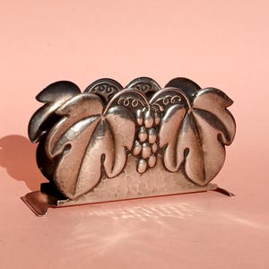 Vintage versilberter Serviettenhalter. WMF. Antiker versilberter Serviettenhalter. Anfang des letzten Jahrhunderts. Schreibtisch Briefhalter.