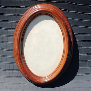 Vintage Oval Photo or Painting Frame-With Glass and Backing with Stand-Vintage Oval Frame Brown-4&quot;x 6&quot; . 10 x 15cm. Plastic- Optically wood.