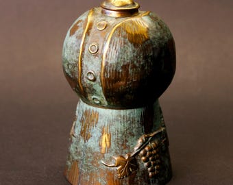 Vintage Copper Wine Bottle Stopper & Pourer – Sculptural Grape Design – Patinated Barware – 3.75"