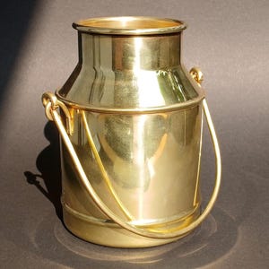 Vintage Messing Vase, Glas-förmiges Gefäß - Kanne mit Henkel - Besteckhalter - Mini Milchkanne. Höhe: 6 "( 15 cm. )