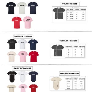 K&ouml;nnte beinhalten: Verschiedene T-Shirts und Baby-Bodysuits in Farben wie Schwarz, Wei&szlig;, Marineblau und Rot. Gr&ouml;&szlig;entabellen mit Brust- und L&auml;ngenma&szlig;en in Zoll (umgerechnet in cm) sind ebenfalls abgebildet.