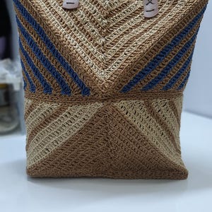 Borsa a tracolla beige e blu a forma di puzzle, borsa in filato di carta all'uncinetto, borsa a tracolla boho fatta a mano, borsa da donna, borsa estiva per lo shopping