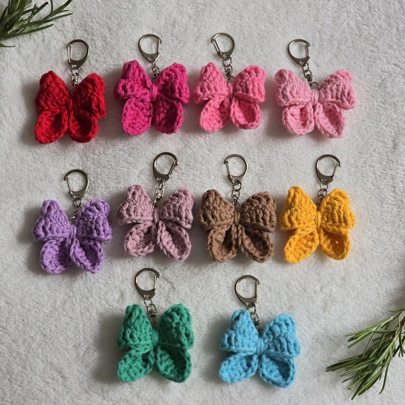 Portachiavi con fiocco all'uncinetto fatto a mano / accessorio portachiavi I Regalo luminoso I 100% cotone