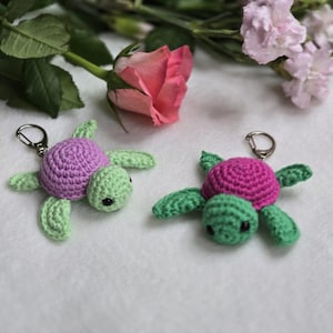 Gehäkelte Schildkröte Schlüsselbund, handgemachte Schildkröte auf Bestellung, verschiedene Farben, helles Geschenk