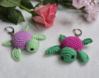 Llavero de tortuga tejida a crochet, tortuga hecha a mano por encargo, variedad de colores, regalo luminoso