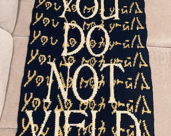 Do Not Yield Tapestry Crochet Graphghan Pattern: Throne of Glass Bookish Lapghan (PDF Pattern)