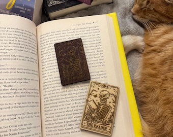 The Reader Tarot Wooden Magnet