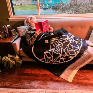 Night Court Tapestry Crochet Graphghan Pattern: ACOTAR Velaris Lapghan (PDF Pattern)