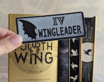 Vierter Flügel Sticker - Flügelführer | Offiziel lizensiert | Rebeccas Yarros | Aufnäher Style | Wasserdichter Aufkleber | Flamme aus Eisen