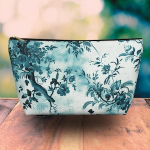 Toile de Jouy Coquette Bag Floral Pouch Zipper Makeup Bag Travel Pouch Toiletry Bag Small Pouch Cosmetic Pouch Women Travel Bag Accessories