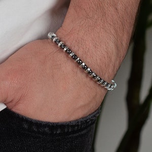 hematite Bracelet for men, minimalist beaded bracelet, unique handmade men jewelry accessory, Gift for him, classic everyday bead bracelet