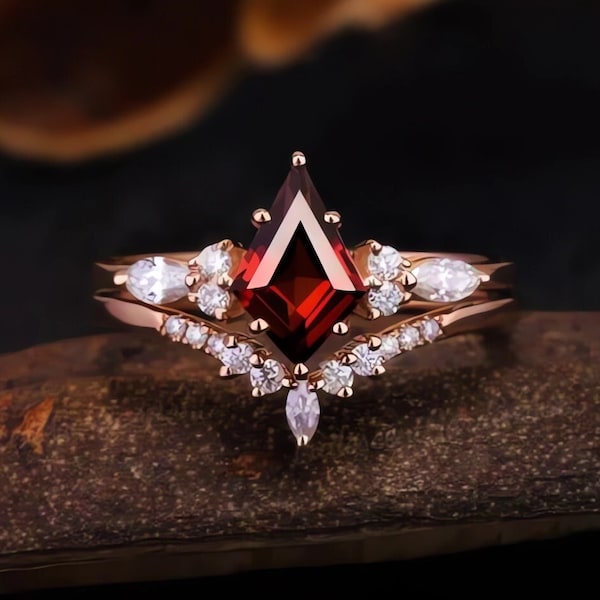 Ensemble de bagues de fiançailles grenat rouge coupe cerf-volant vintage en or rose bague de fiançailles unique bague en moissanite coupe marquise pour femme Ensemble de bagues d'anniversaire