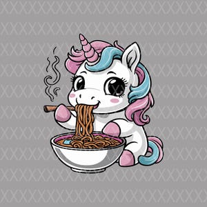 Puede incluir: Unicornio de dibujos animados con cuerpo blanco, melena y cola rosa y azul, y cuerno rosa, comiendo fideos de un cuenco blanco con palillos. El vapor se eleva de los fideos. El fondo es gris con un patrón repetitivo.