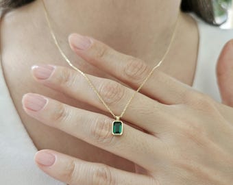 Gold Baguette Cut Emerald Necklace, May Birthstone, 14K Gold Green Gemstone Necklace, Emerald Pendant, Birthstone Necklace, Dainty Jewelry