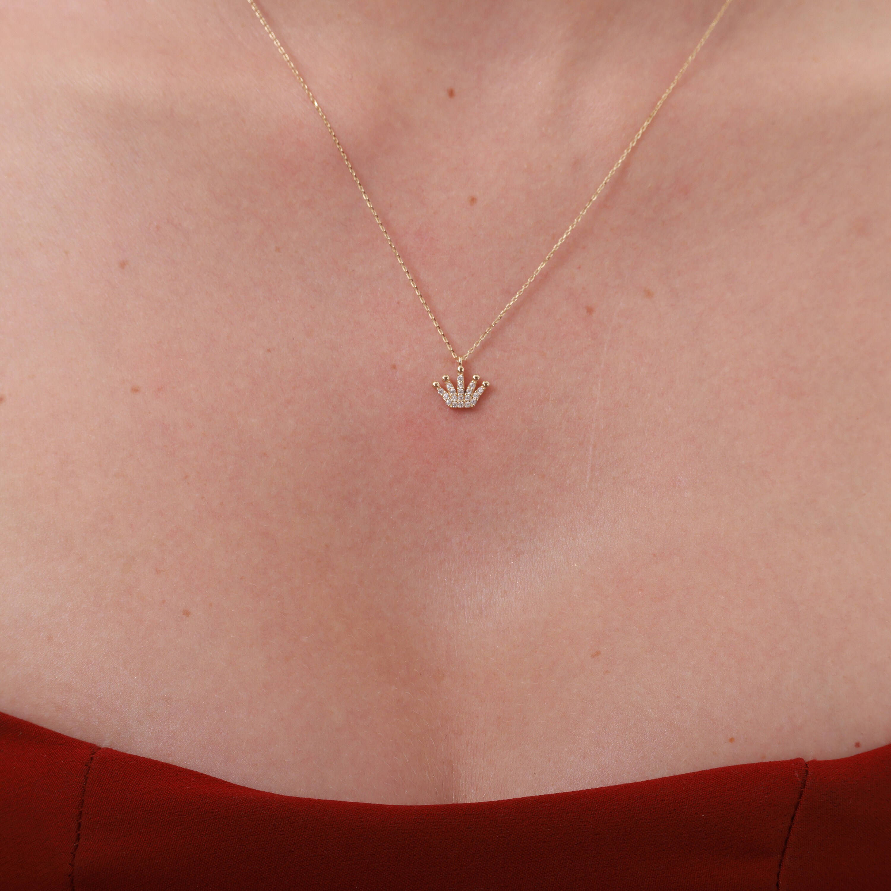 14K Gold Crown Necklace, Queens Crown Pendant, Solid Gold Crown Charm, Christmas Gift, Gift for Sister, Delicate Necklace - Etsy 14K Gold Crown Necklace, Queens Crown Pendant, Solid Gold Crown Charm, Christmas Gift, Gift for Sister, Delicate Necklace - Etsy