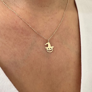Colar de Halloween em ouro 14K, colar de abóbora de ouro, pingente de abóbora minimalista com chapéu, presente de Halloween, joias de Halloween, doces ou travessuras