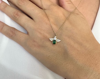 Collar de abeja de oro de 14 quilates, collar de abeja con gema verde en oro macizo, collar de abeja con esmeralda con corte de gota de lluvia, regalo de Navidad, dije con piedra de nacimiento de mayo