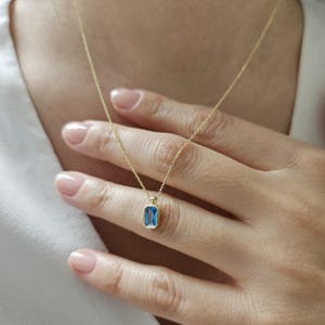 Ciondolo in oro massiccio 14K con acquamarina, collana con acquamarina taglio baguette, pendente con pietra portafortuna azzurra di marzo, gioielli fatti a mano per lei